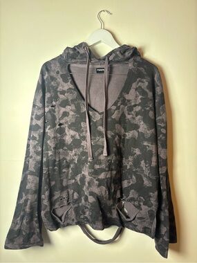 Mono B Women’s Black and Gray Camouflage V-Neck Hoodie Sweater, one size